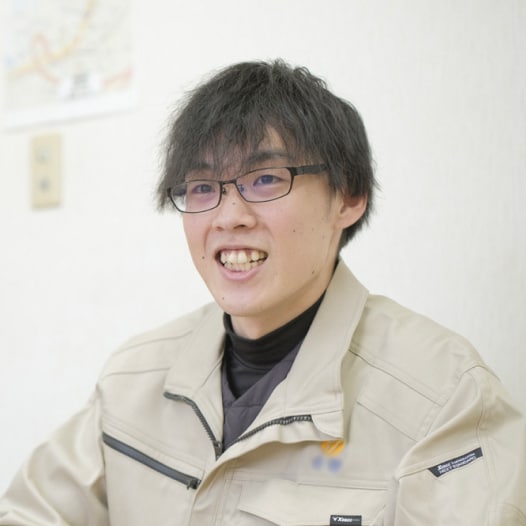 笑顔で話すS.Yさんの写真